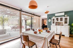 House With Rooftop Terrace And Pool In Lourmarin