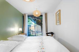 House With Rooftop Terrace And Pool In Lourmarin