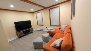 Charming 3BR near Boston, Airport and Beach with parking