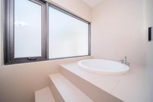 Bangtao New Luxury 7 Bedrooms Modern Space Aesthetic Design Private Pool Villa Private Movie Theater