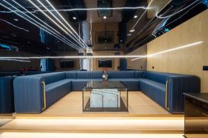 Bangtao New Luxury 7 Bedrooms Modern Space Aesthetic Design Private Pool Villa Private Movie Theater