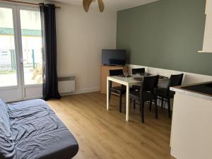 Appartement 28m² avec Terrasse et Cuisine Équipée - API-1-52-1157