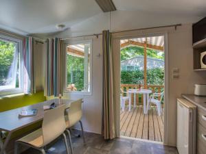 Charmant Mobil-home avec terrasse à Groléjac - API-1-52-1141