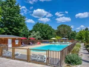 Charmant Mobil-home avec terrasse à Groléjac - API-1-52-1141