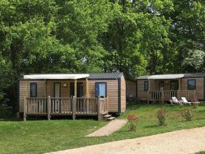 Mobil-home 5 personnes avec terrasse et cuisine équipée - API-1-52-1148
