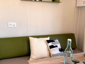 Mobil home avec Terrasse et Accès Handic. à Groléjac - API-1-52-1155