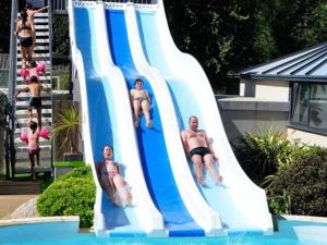 Mobil-home confortable avec terrasse à Saint-Lunaire - API-1-52-1156