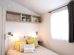 Mobil-home spacieux avec terrasse pour 8 personnes - API-1-52-1168