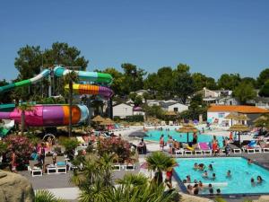 Mobil-home spacieux avec terrasse pour 8 personnes - API-1-52-1168