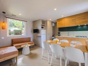 Mobil Home avec Terrasse à Saint-Jean-de-Monts - API-1-52-1176