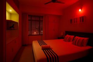 Rooftop Cityscape Inn