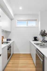 BlueBelles - Coastal Chic Overlooking Maslin Beach