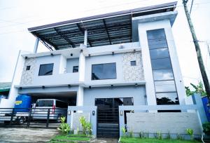 RedDoorz at Kopinos Tourist Inn Hotel