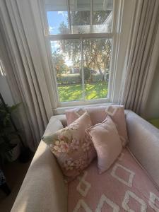 Hawkes Bay Escape - Railway Cottage