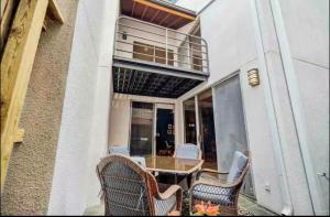 Spacious home by the Galleria