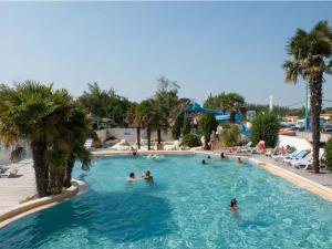 Chalet confortable avec terrasse à Saint-Jean-de-Monts - API-1-52-1184