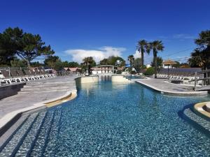 Chalet confortable avec terrasse à Saint-Jean-de-Monts - API-1-52-1184
