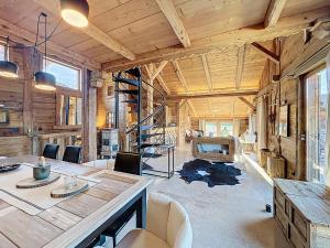 Chalet 5 chambres + dortoir proche pistes Combloux - FR-1-560-173