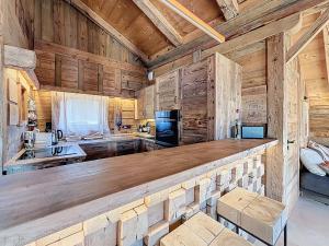 Chalet 5 chambres + dortoir proche pistes Combloux - FR-1-560-173