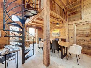 Chalet 5 chambres + dortoir proche pistes Combloux - FR-1-560-173