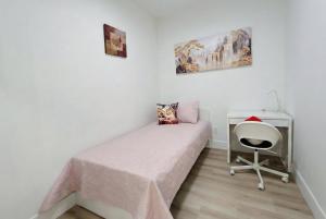 Family Modern 1BR and Den Condo - Apartment with City View, Downtown, Balcony, Free Parking & In-Suite Laundry!