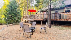 Cozy Cabin and Modern Stay in Arnold Near Bear Valley