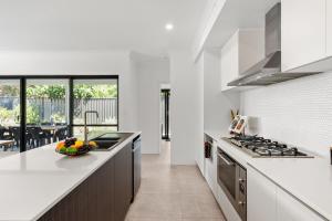 Luxury Oasis- Modern coastal escape near Fremantle