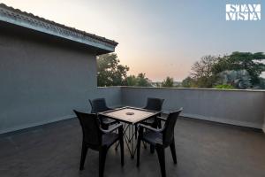 StayVista at Canton Villa with Outdoor Pool, AC, WiFi