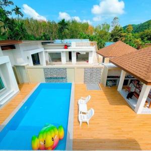 Le poulet poolvilla khanom