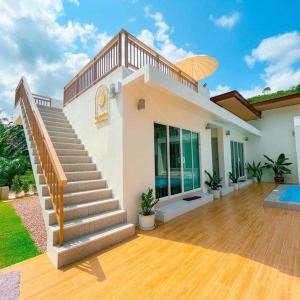 Le poulet poolvilla khanom