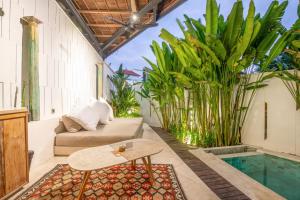 Deluxe 1-BR Villa with Pool, 4 Mins to Echo Beach,