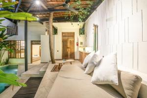 Deluxe 1-BR Villa with Pool, 4 Mins to Echo Beach,