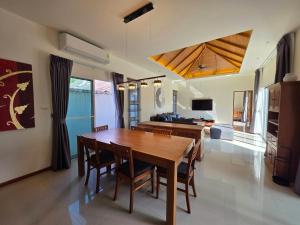 Tara9-Orientel Villa 4BR private pool Layan Beach