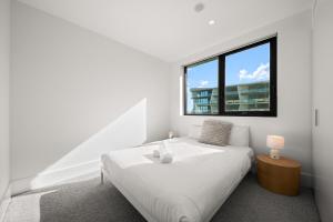 Fireworks View 4 Bedrooms Apt in Central Mel