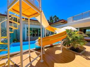 Le poulet poolvilla khanom