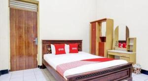 OYO 93051 Wisma Syariah Buloe Near Lapangan Abubakar Lambogo Batili Enrekang