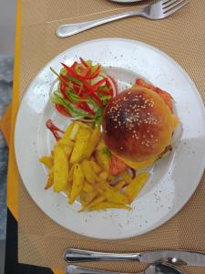 La Vie Guest Lodge by Embiem