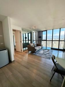 New Modern Luxurious 1 Bedroom Condo with WIFI and Netflix