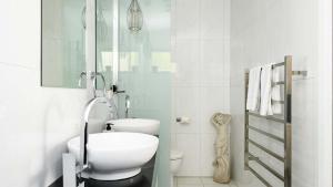 Elsa Hepburn Springs