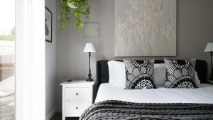 Elsa Hepburn Springs