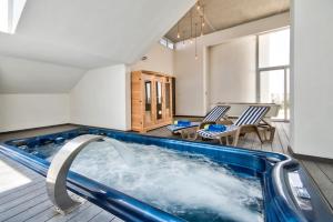 Villa Gaia - Sunset Views, Indoor Heated Pool, Sauna and Games Room