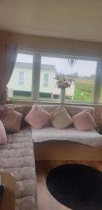 Cosy 4 Berth Caravan At Camber Sands Holiday Park In East Sussex Ref 64123M