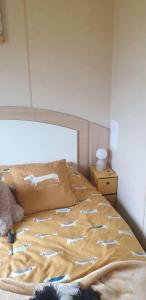 Cosy 4 Berth Caravan At Camber Sands Holiday Park In East Sussex Ref 64123M