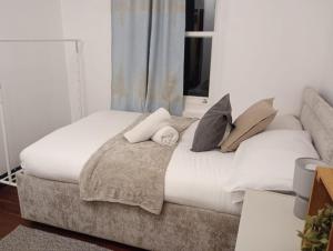 Little Venice Three Bedroom Apartment by PrimeCityHosts