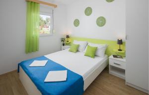 Awesome Home In Tinjan