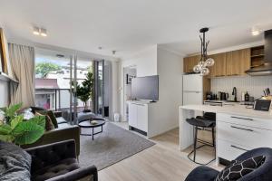 Stylish 1-Bedroom Stay with Balcony & Amenities