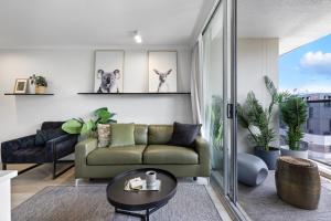 Bright 1BR with On-Site Gym I Sauna I Pool and Parking