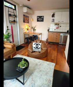 Quiet, Peaceful Northcote Unit