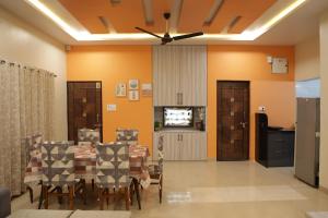 Karoli Dham Premium Retreat In Ujjain
