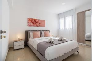 Averna - Breezy 2-BR Apt & Balcony in Larnaca